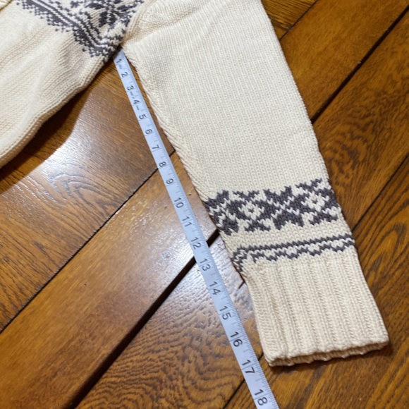 Eddie Bauer Woman’s Sweater Size L Cardigan Cream/Grey Snowflake Design - Picture 5 of 10